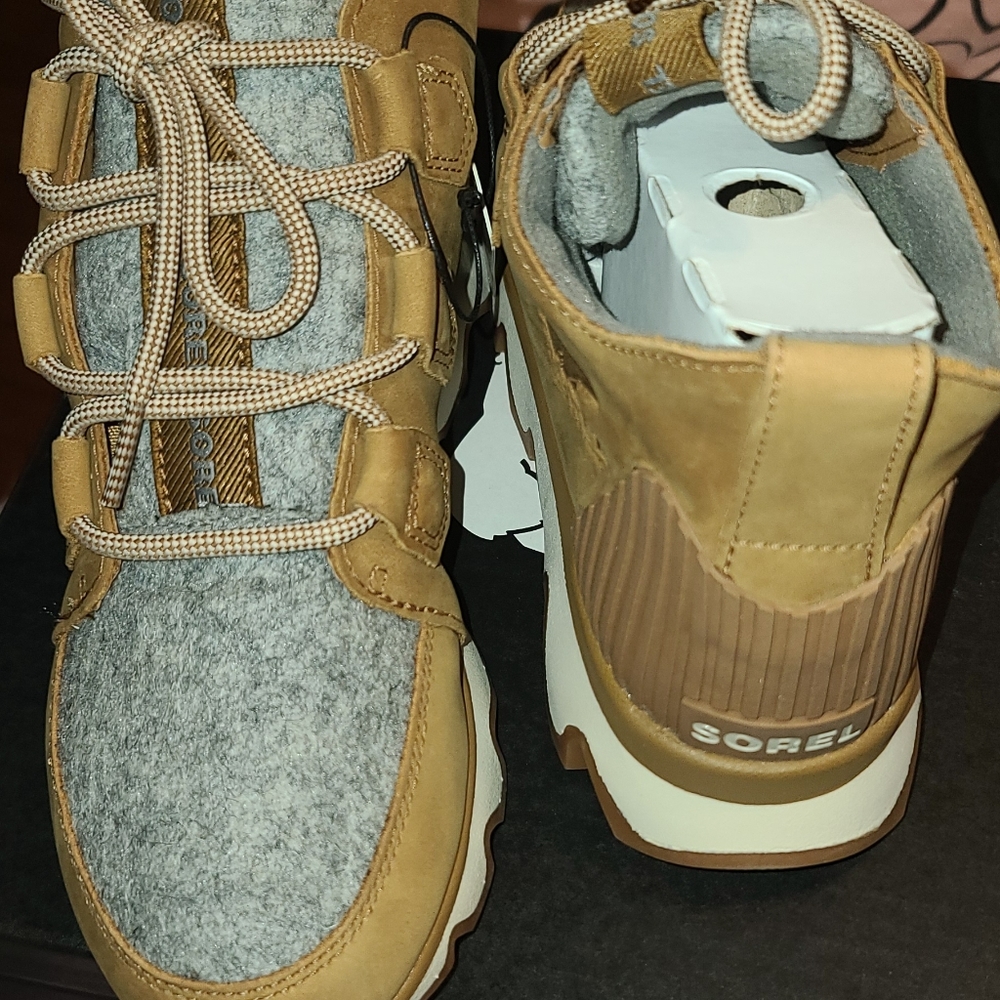 Sorel Boots - Picture 5 of 16